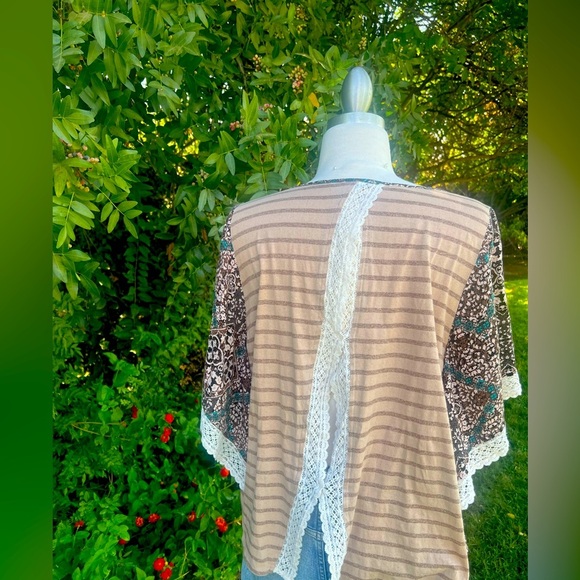 Mystree Brown and Teal Patterned Blouse with Lace - Picture 6 of 6